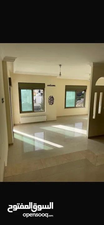 ثلاث غرف نوم غير مفروشة للإيجار الارسال