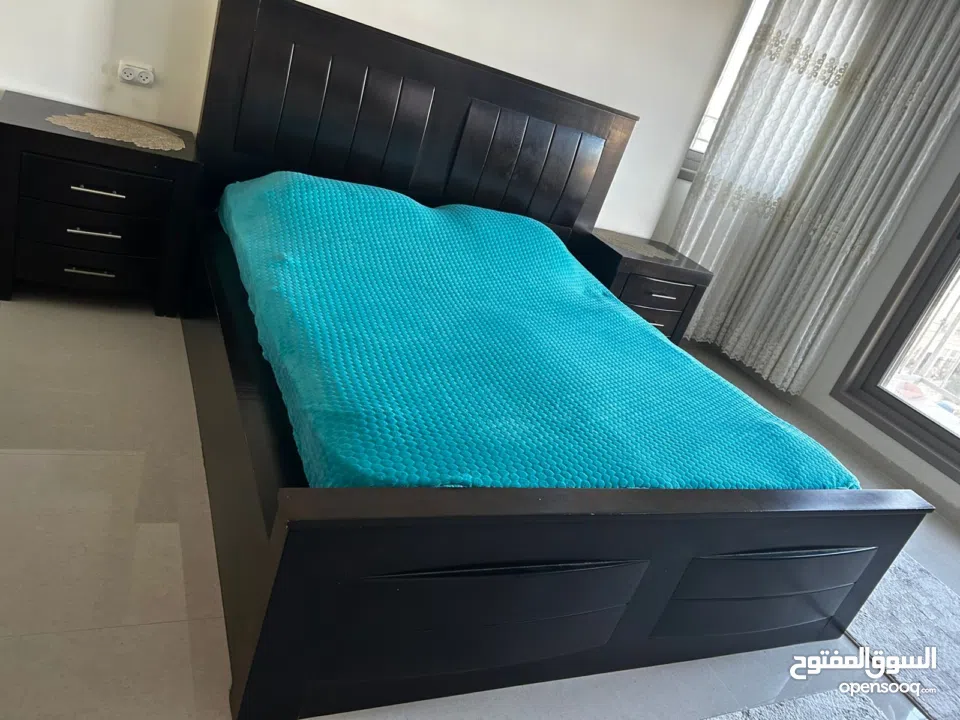 غرفة نوم مستعمل خشب زان بحالة ممتازة