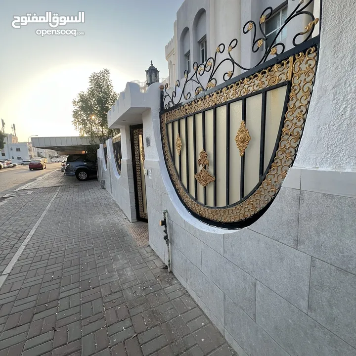 فيلا للايجار فالغبرة الجنوبية 5 غرف مع 5 دورات مياه وصالة ومجلس ومخزن ومطبخ ومواقف Vila 4 rent 5BHK