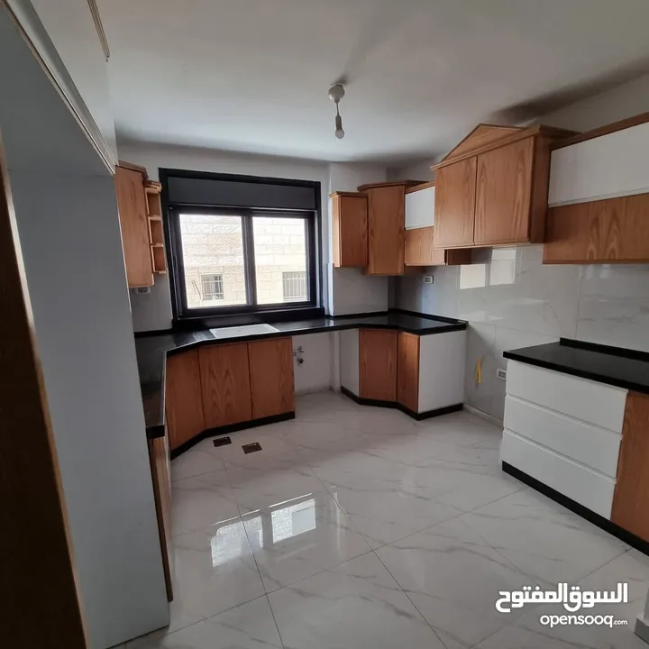 شقة سكنية للبيع مساحة 150 متر كوشان طابو سلطة ثلاث غرف نوم/ صالون وصالة منفصلين حمام عدد 3 برند