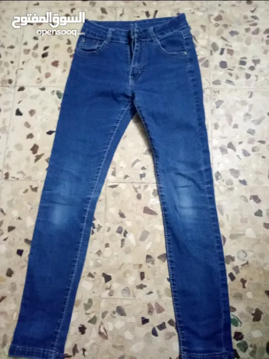 ملابس بناتي مستعمل بس نضيف بأسعار رمزيه ومراعاه عالكميه بلبسو عمر 8/9 سنين
