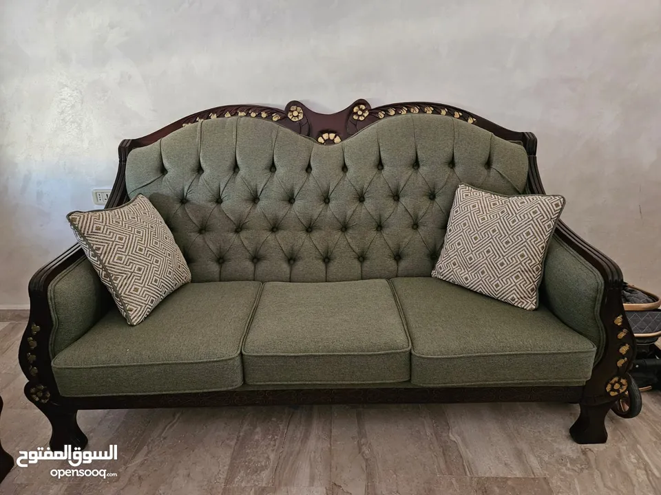 كنب سباع مقاعد مع مرايه انتريه جديد (استعمال خفيف جدا لا يذكر)
