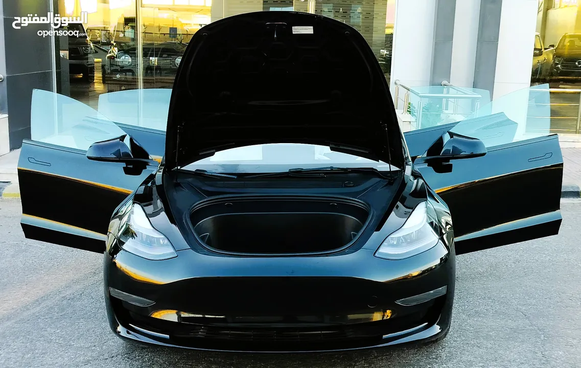 تيسلا 2023 model 3 فحص كامل اوتوسكور لون اسود ملوكي داخلي ابيض بحالة الوكالة بسعر لقطة ومحروووق
