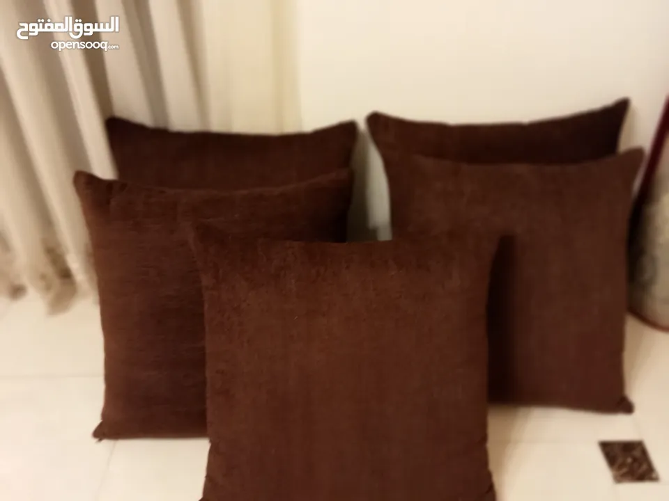 مخدات غرفه جلوس بسعر مغري