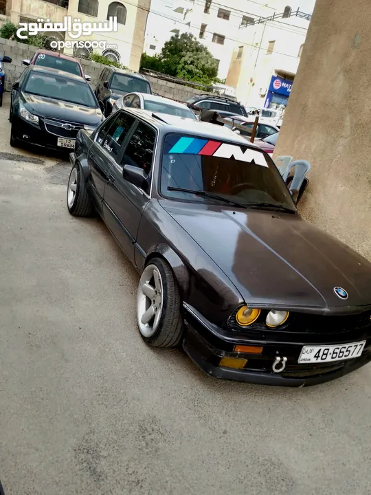 BMW 318i بوز نمر موديل 1989 للبيع بدفعه أولى 950 والباقي اقساط شهريه من المالك مباشره كمبيلات وتناز