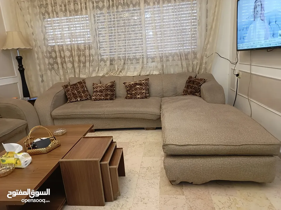 طقم كورنر 7 مقاعد مع طاولة و 3 طاولات سيرفس