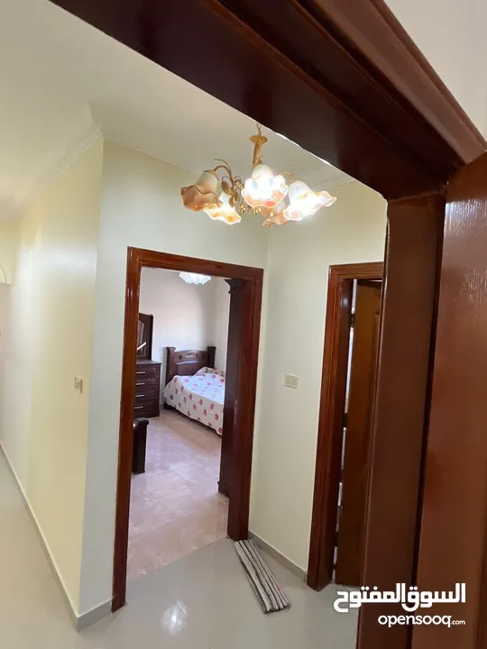 شقة للبيع في المهندسين 350 متر مربع طابق 3 مع روف كبير مميزة جداً من المالك