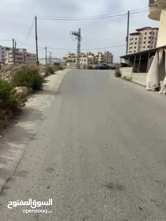 محل مع مساحة خارجية مبلطة مشتلفوت