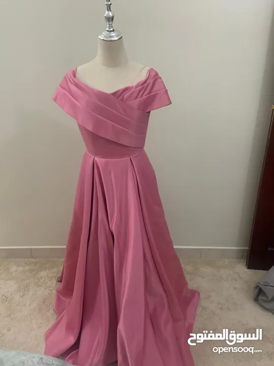 للبيع فستان مناسب للأعراس والخطوبات والمناسبات