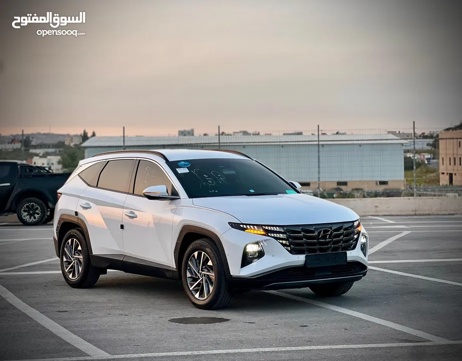 هونداي توسان /2022 فل الفل بدون فتحة سقف  2x4 ///240Hp بنزين + كهرباء  ( Haybrid) 1600cc