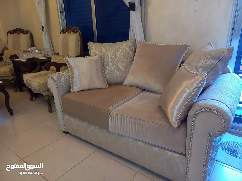 طقم كنبايات للجلوس او ضيوف 7 مقاعد مستورد شبه جديد ثقيل جدا"
