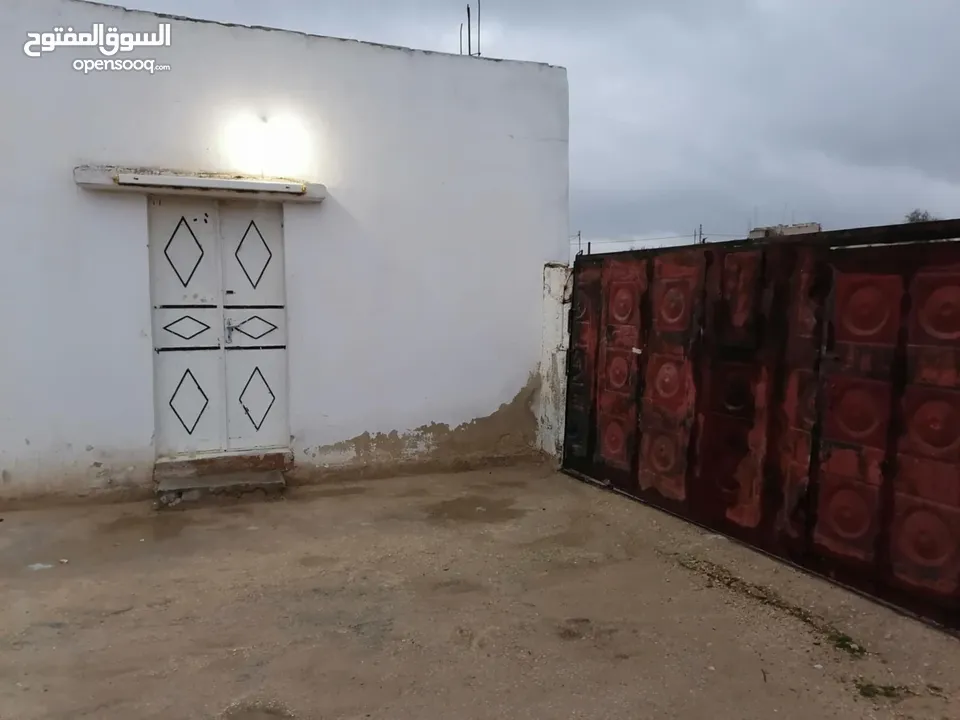 بيتين للبيع وبسعر مغري جدا جداامساحة الارظ دونم مساحة كل بيت تقريبا 150+ديوان خارجي +بستان +بير مياه