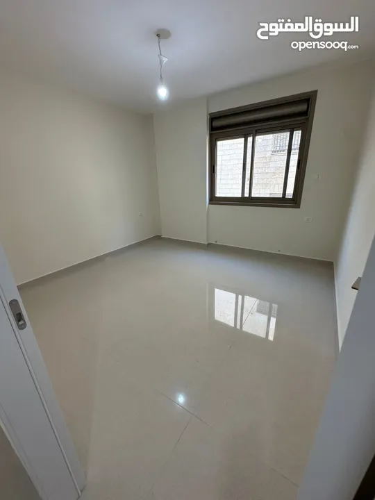 ثلاث غرف غير مفروشة للإيجار