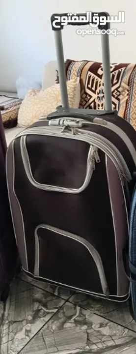 شنط سفر للبيع مستعمل نظيف في القويسمه عده أحجام كبير وصغير ووسط عده خامات