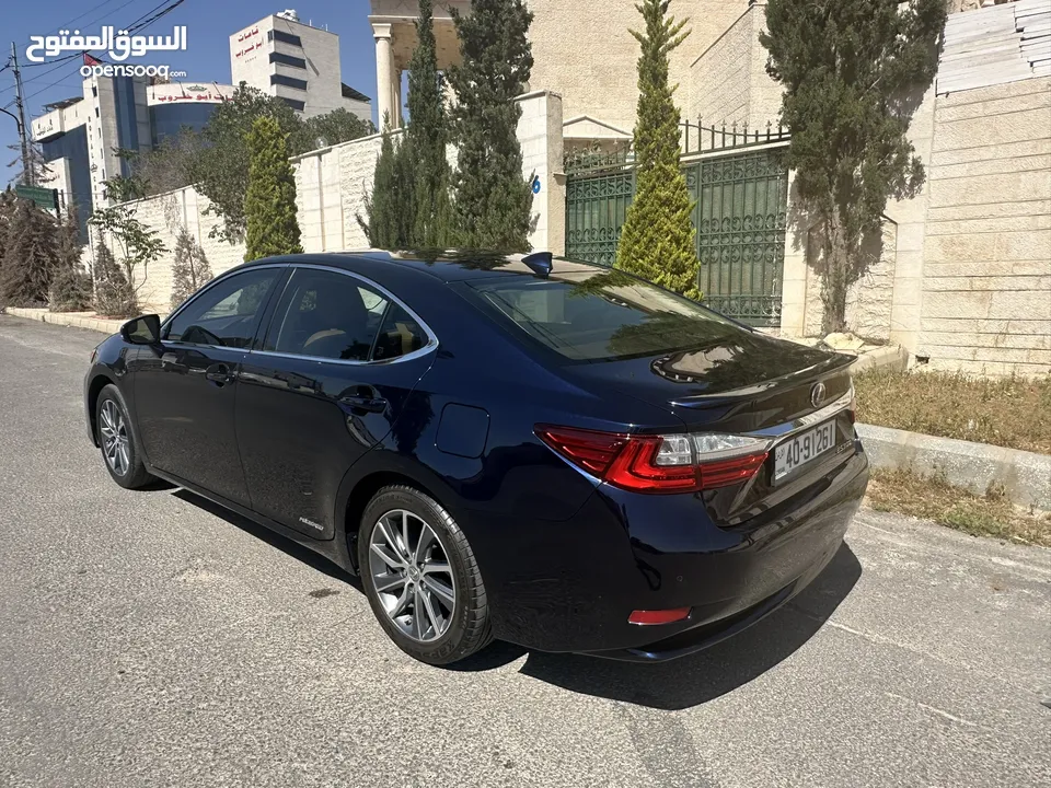 2016 Lexus ES300h Ultra