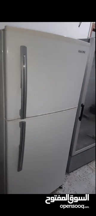 ثلاجه هتاشي لون ابيض مستعمل