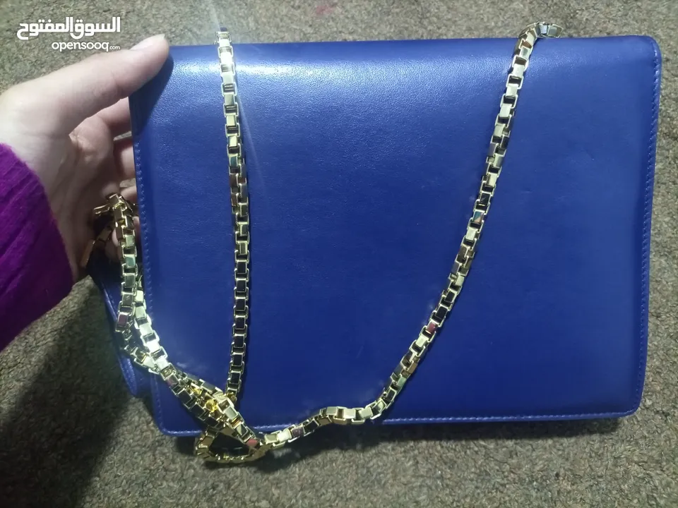 Salvatore Ferragamo bag made of soft leather, made in Italy  حقيبة سلفاتوري فيراغامو مصنوعة من الجلد