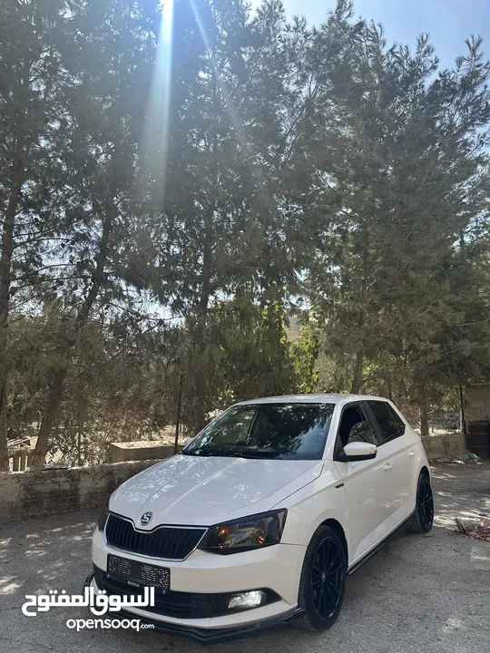 سكودا فابيا ترخيص 2015 للبيع كاش أو دفعه وشكات السياره جديده ما شاء الله.