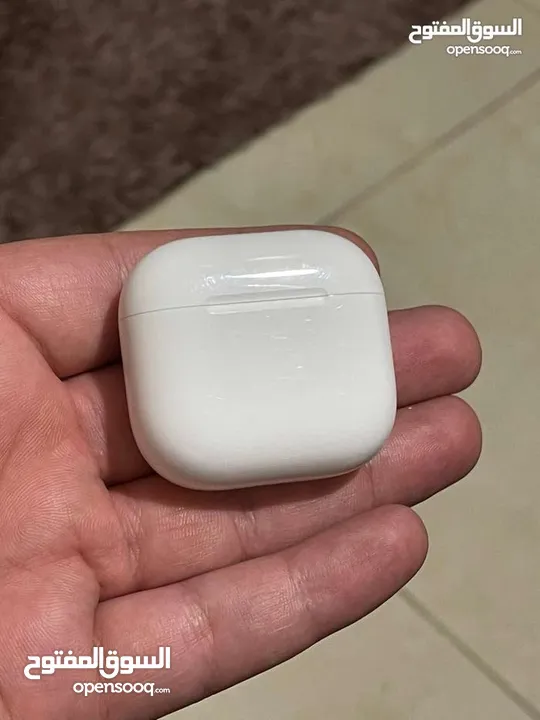 أختار الأصلي وريح راسك النسخة الأحدث والأقوى  بطارية تصل إلى 5ساعات من الأستخدام Apple AirPods 4 AN