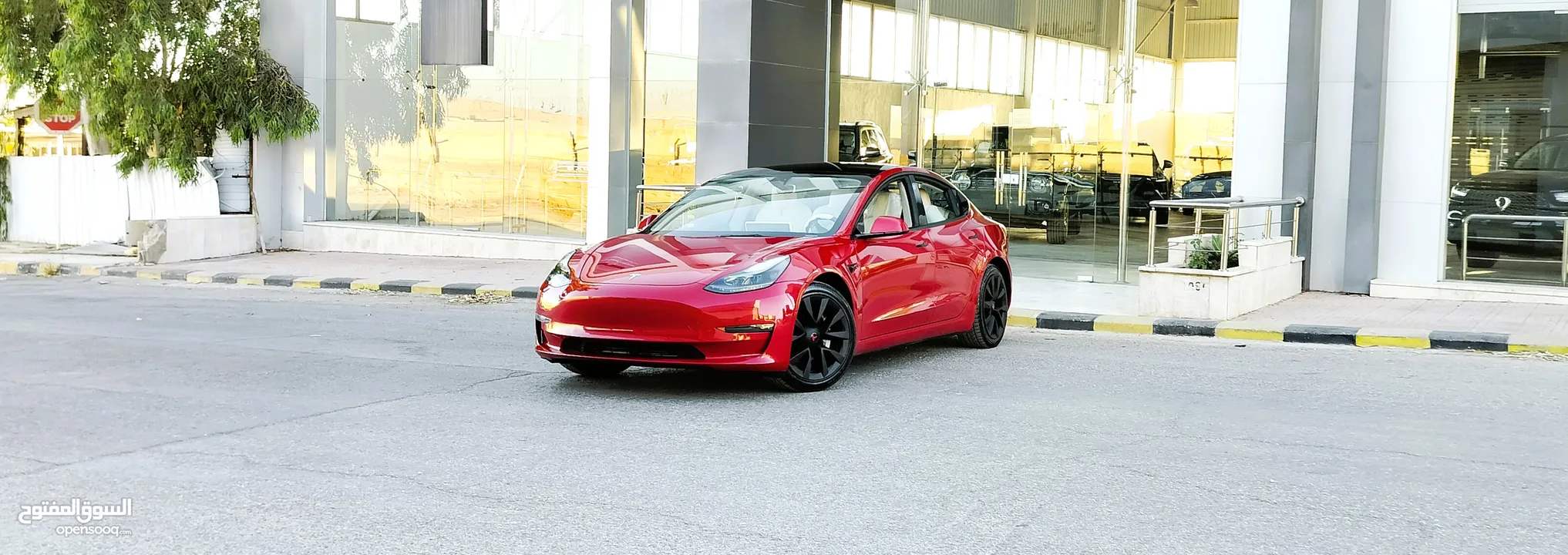 تيسلا 2022 model 3 فحص كامل 4 جــيـــد بدون ملاحظات غرفة جلد ابيض لون مميز بحالة الوكالة بسعر لقطة