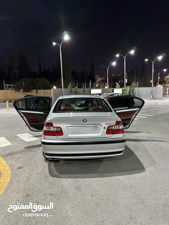 BMW 320i.  للبيع