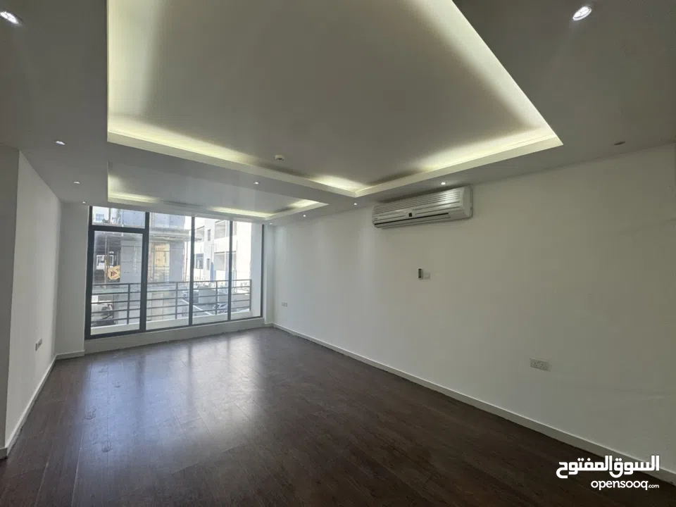 بسعر مميز للبيع شقة واسعة من غرفتي نوم