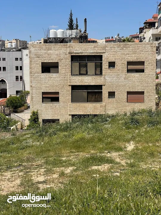 عقار سكني مميز للبيع في عمان الغربية الچاردنز قريب من كل الخدمات مع إطلالة بوجهتين