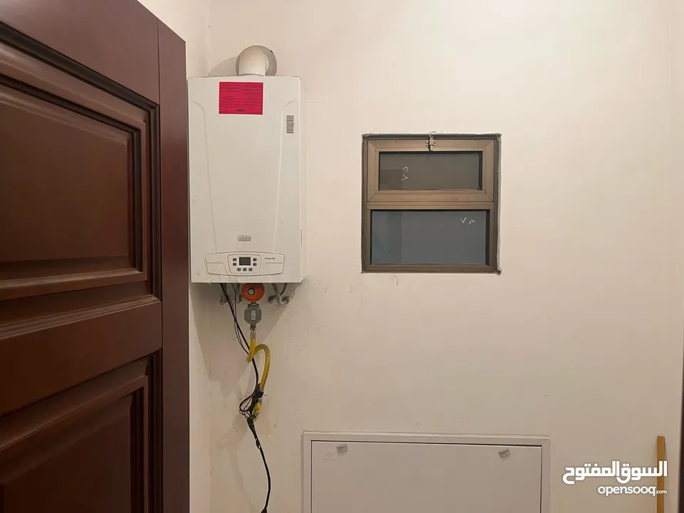 شقه طابق اول غير مفروشه للبيع في منطقة الكرسي