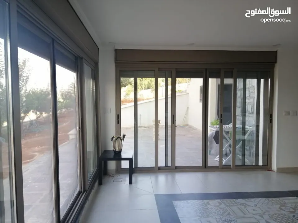 فيلا سكنيه بالسلط للبيع زي وادي الحمامرة واصل جميع الخدمات ومنطقة هادئة قريبة من الاسواق