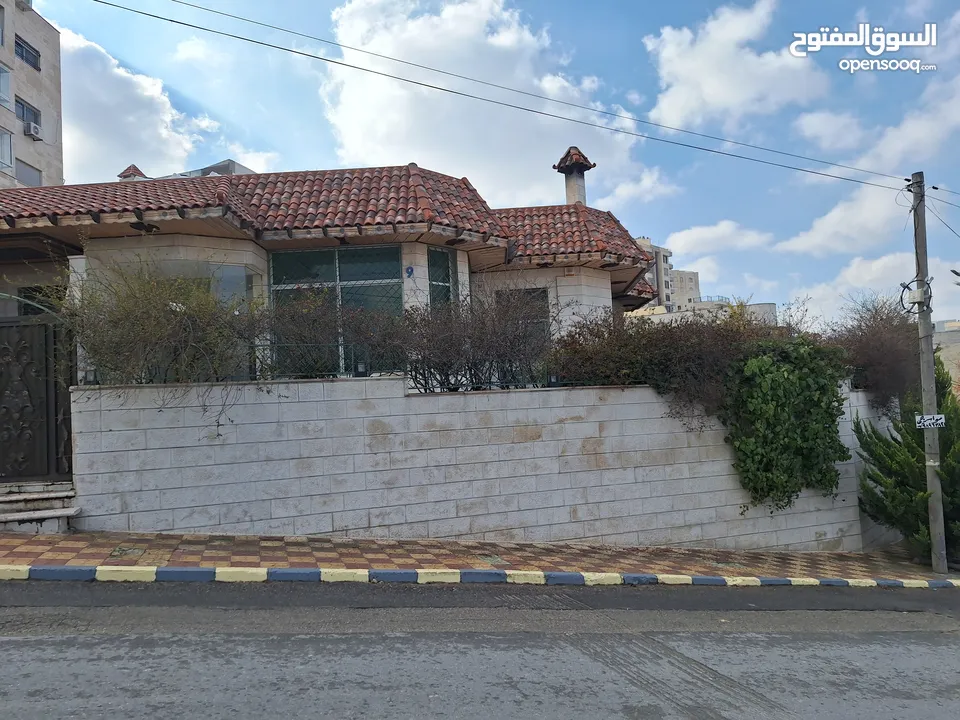 فيلا مميزة مطله على مرتفعات جرش والسلط  للبيع