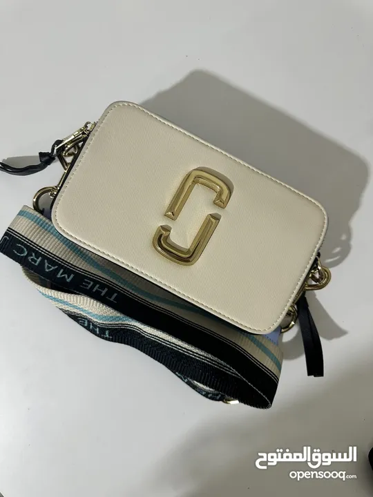 شنتة مارك جاكوب ماستر كوبي مختمة كامل لون بيج مع أزرق فاتح وأسود Marc jacobs bags high master copy