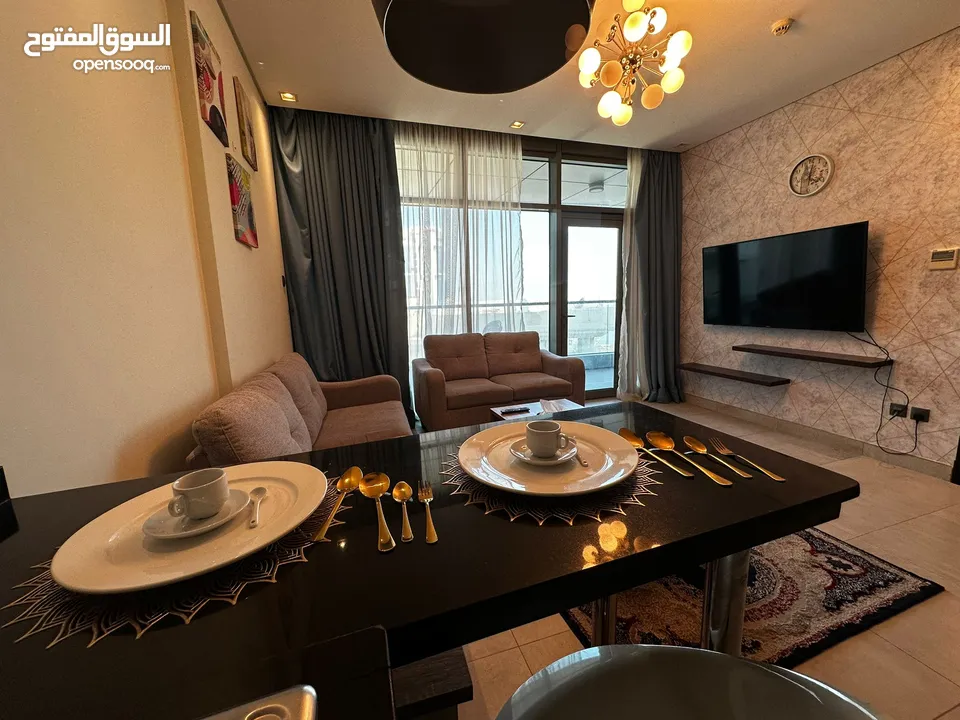 للايجار شقه راقيه مفروشه مع الكهرباء والانترنت فتح إلكتروني برج جديد  في الحوره وتشمل جميع الخدمات