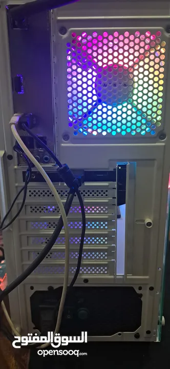 كمبيوتر قيمنج للبيع  كامل مكمل شاشه وجميع اغراضو