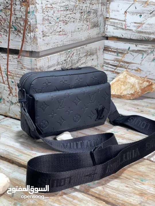 أضف لمسة من الفخامة لإطلالتك! نقدم لك مجموعة حصرية من الحقائب الأنيقة