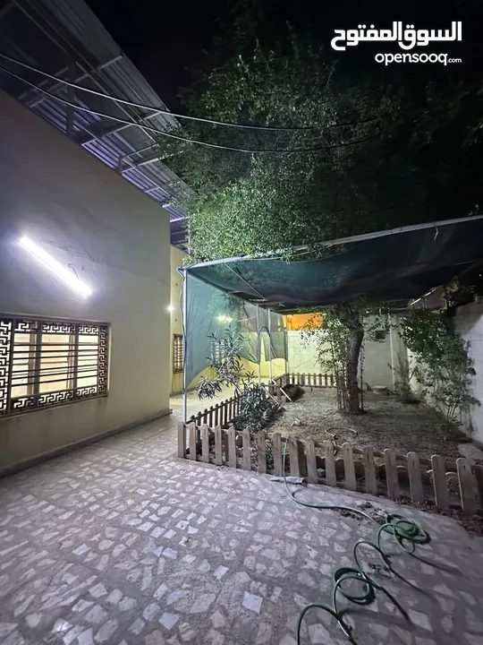 دار تجاري للايجار في منطقة حي صنعاء مقابل مول  شنشل بمساحة 300 متر