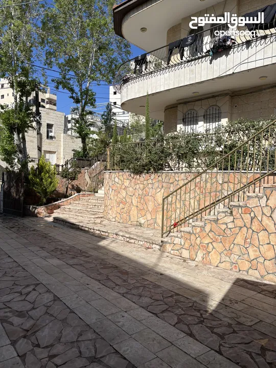 بيت مستقل للبيع مكون من طابقين سكنتين منفصلتين