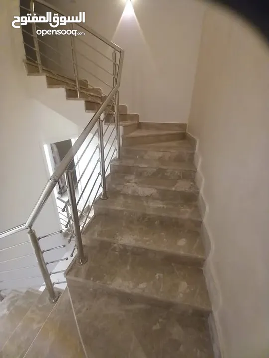بليط يبحث عن عمل