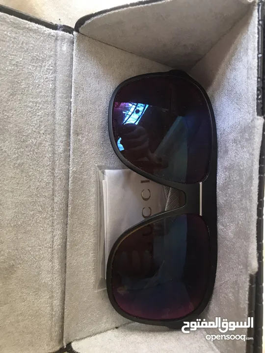 نظاره ماركه Gucci  اصليه  ايطاليه مع علبتها الاصليه ايضا