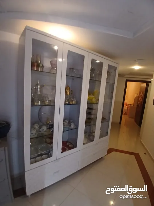 Dinning room cabinet for sale خزانة سفرة مستعملة للبيع