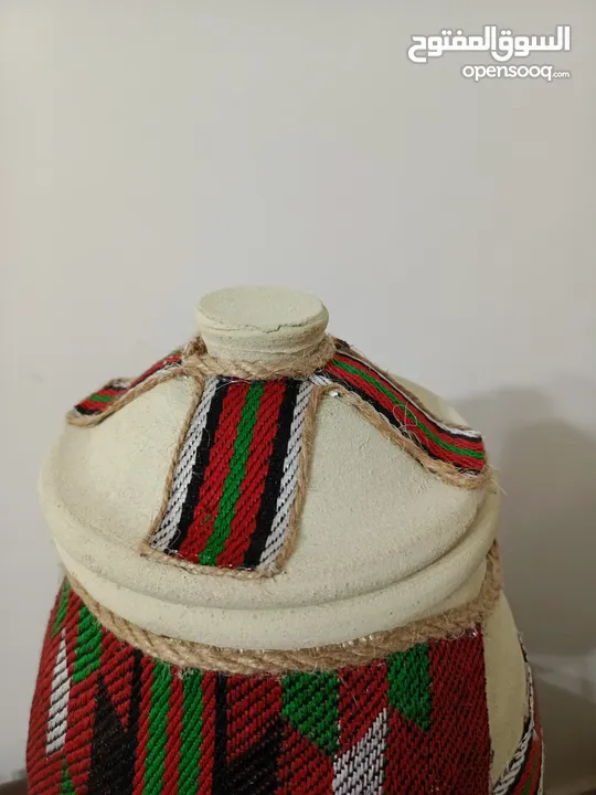 زير ماء فخار حوالي 7 لتر مزين بنمط تراثي مع القاعدة والغطاء والحنفية / صحي و الترشيح مضمون