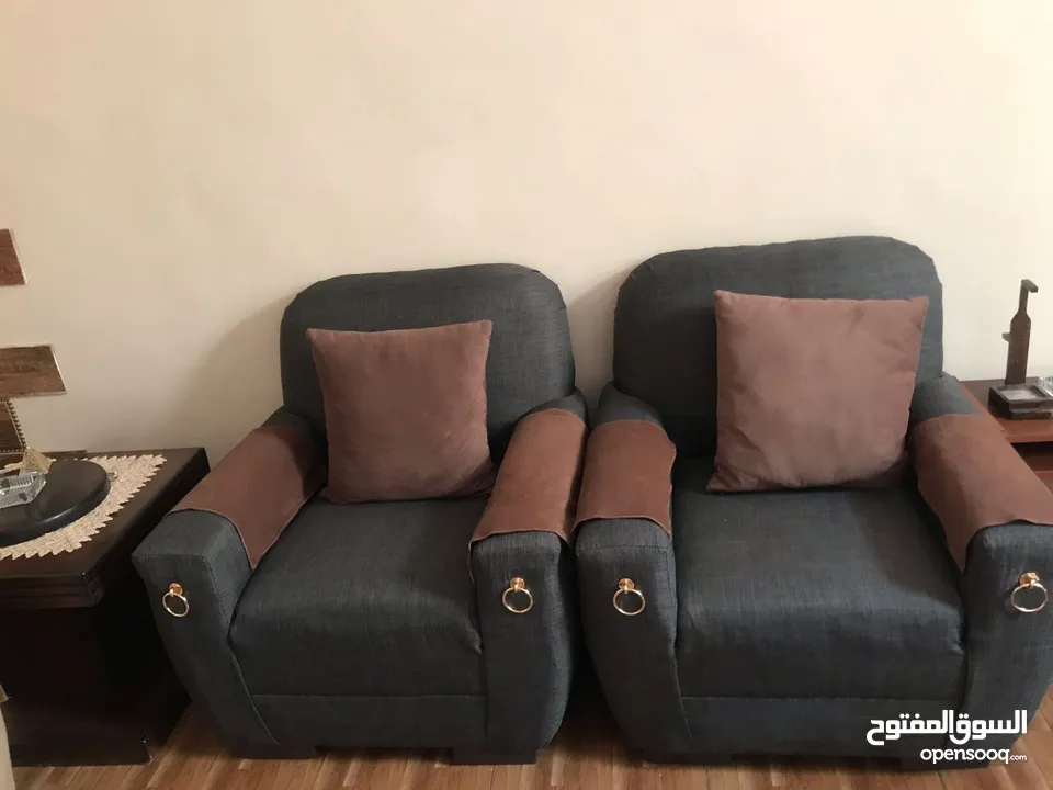طقم كنب 8 مقاعد استعمال قليل جدا