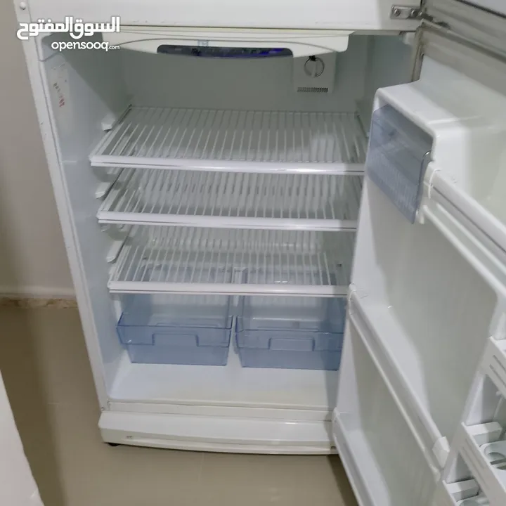 ثلاجة تروبيكال 24قدم لون ابيض مستعملة بحالة الوكالة