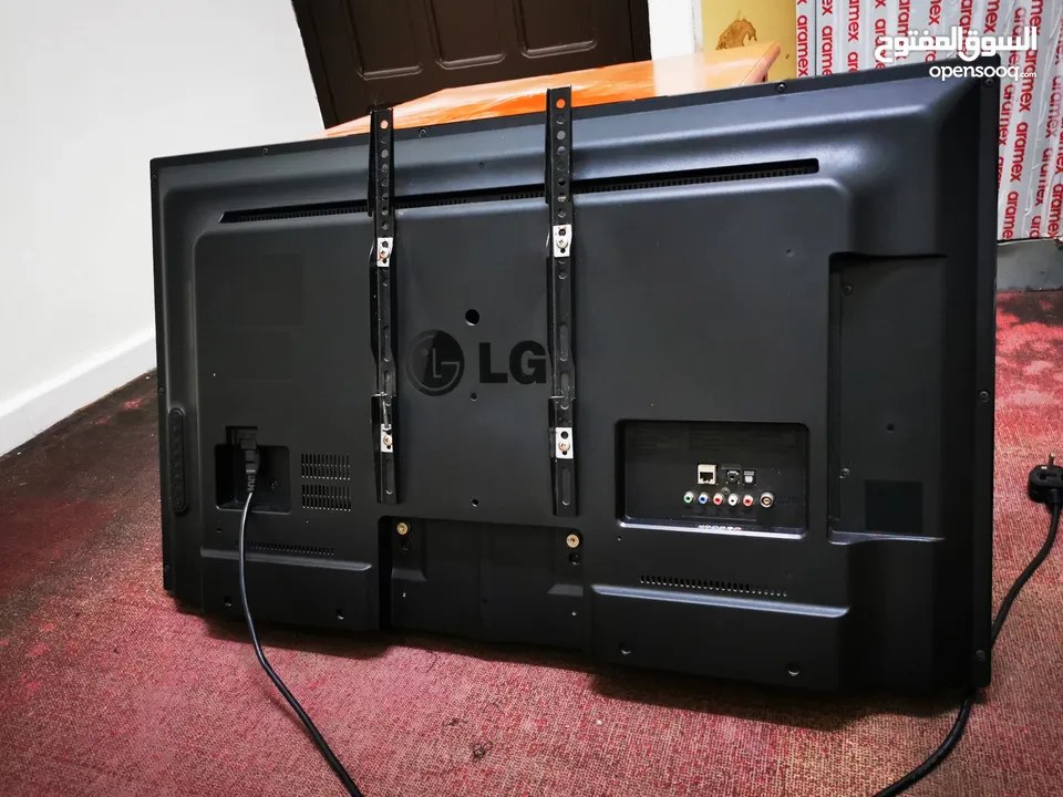 LG 42 inch CINEMA 3D Smart tv