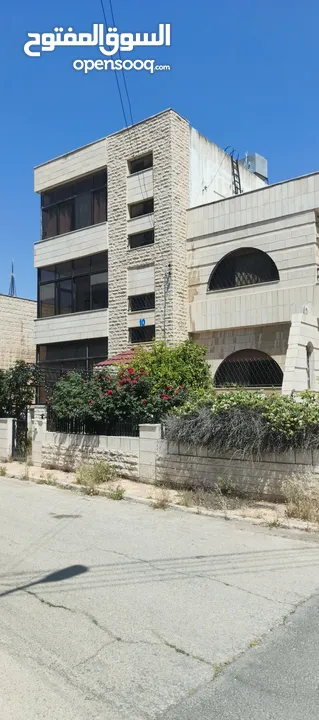 فيلا طابقين وروف