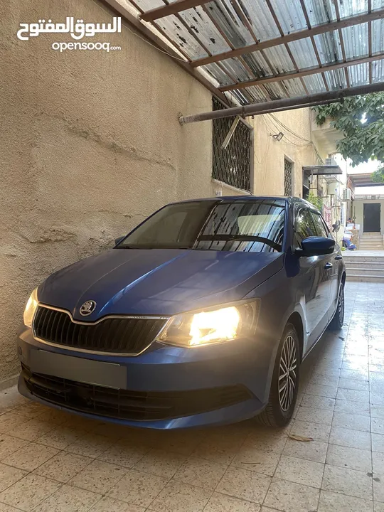 سكودا فابيا اتوماتيك بحالة الشركة