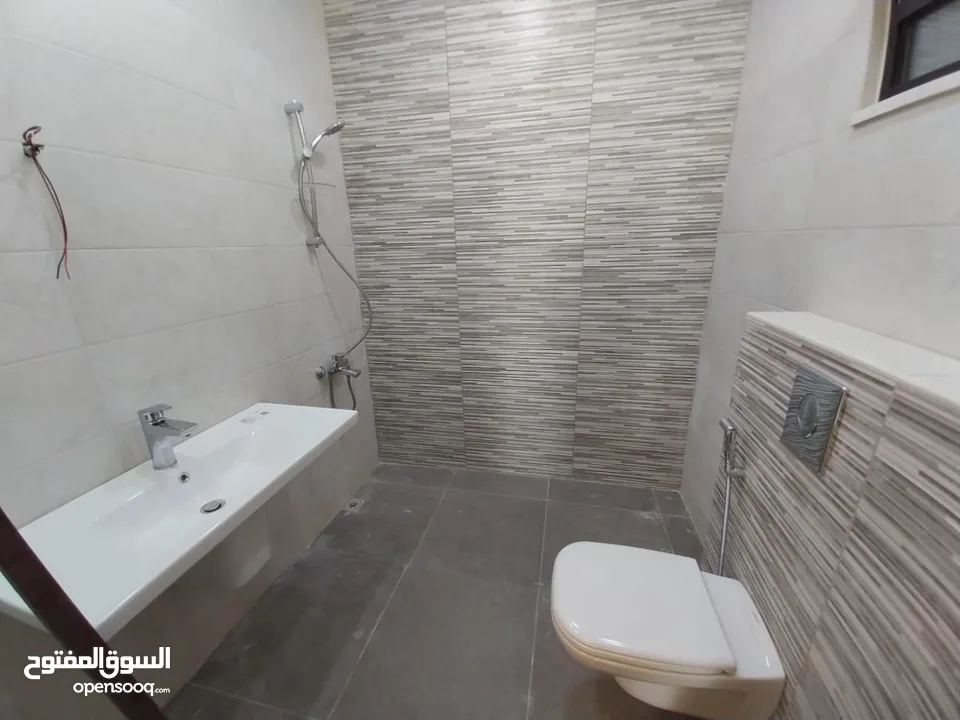 شقة غير مفروشة للإيجار ( Property 38690 )-175034701