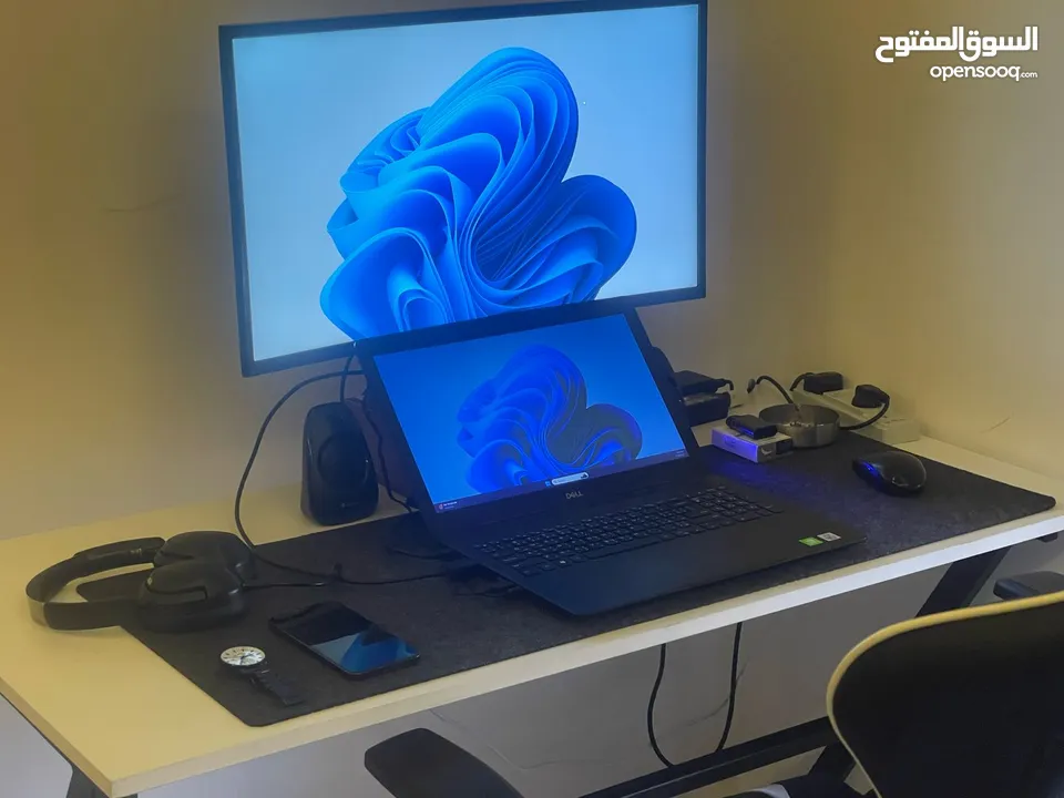 مكتب جيمنج مزود ب اضاءة RGB ملونه مع ريموت تحكم  شامل التوصيل فقط