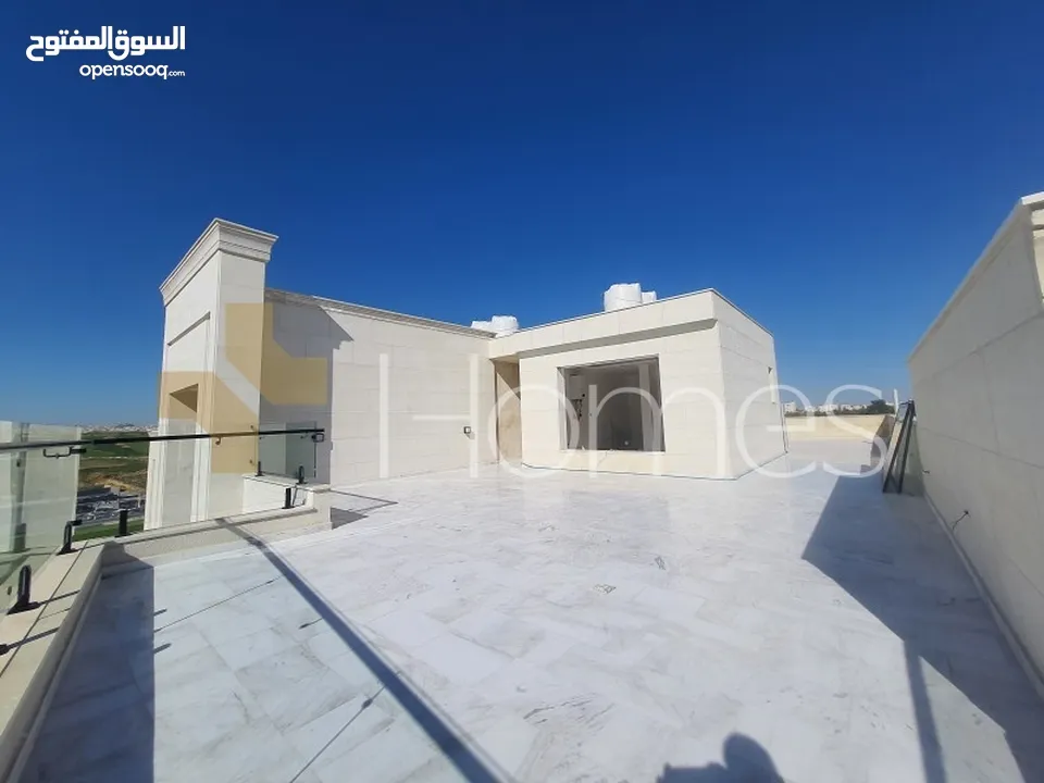 شقة اخير مع روف للبيع في رجم عميش بمساحة اجمالية 275م