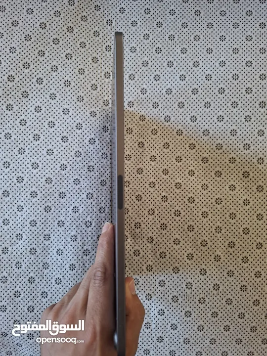 IPad Air 5 بحالة الوكالة ، تحت الكفالة ،جميع أغراضه