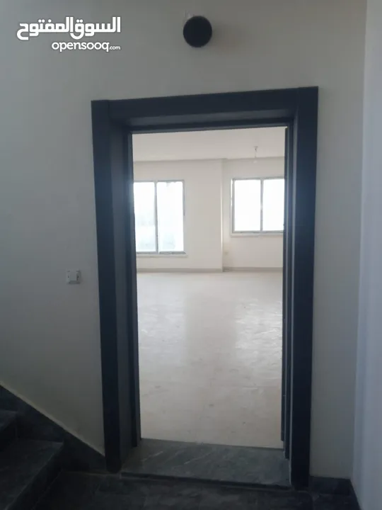 شقه اخير مع روف للبيع في عبدون - ref:14681